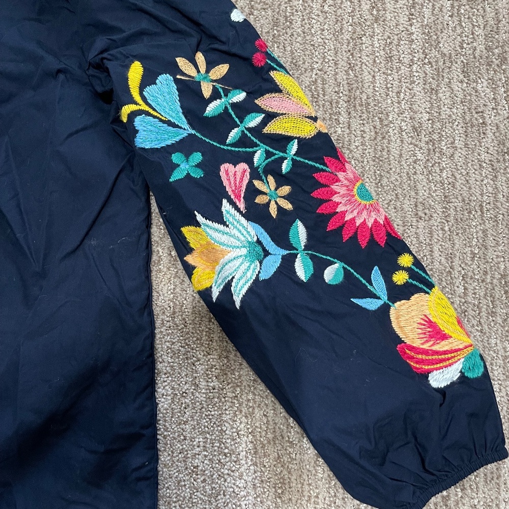 Talbots Embroidered Sleeve Poplin Top - Navy, Size Medium‎ - Picture 2 of 10